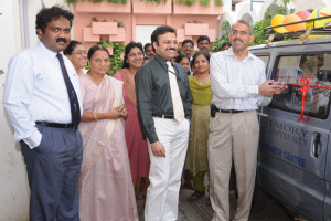 Emory Professor Venkat Narayan cuts the ribbon on a vehicle to be used in India by the Emory Global Diabetes Research Center.