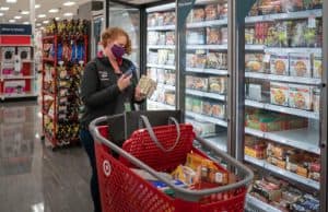 A worker shops the Target Midway store for a Shipt client on September 11, 2020, in St. Paul, Minnesota. © Glen Stubbe/Minneapolis Star Tribune/TNS