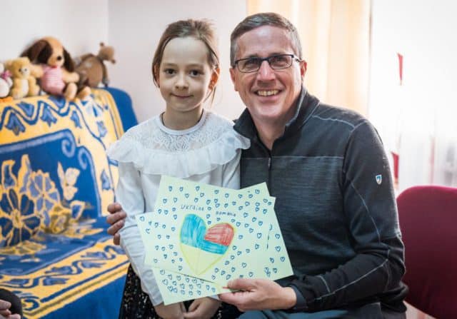 Michael J. Nyenhuis, president and CEO of UNICEF USA, traveled to the Ukraine-Romania border to visit UNICEF Blue Dot Centers which provide safe havens for displaced children.