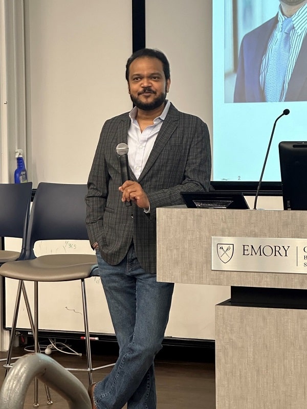 Goizueta's Ram Chellappa at the MS in Business Analytics practicum project pitch day.