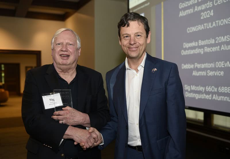 Sig Mosley 66Ox 68BBA, 2024 winner of the Distinguished Alumnus Award, with Dean Gareth James